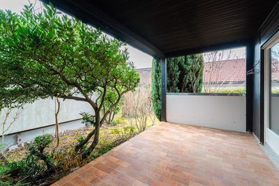 ÜBERDACHTE TERRASSE