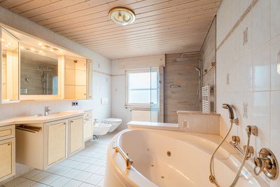 BADEZIMMER EG