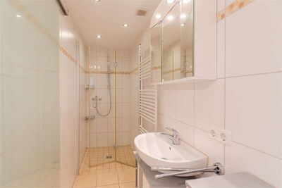 BAD EINLIEGERWOHNUNG!