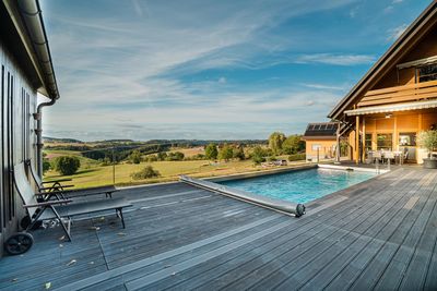 Terrassen-Poolblick 