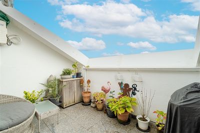 LOGGIA!