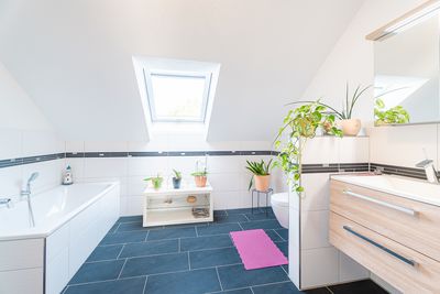 BADEZIMMER OBERGESCHOSS