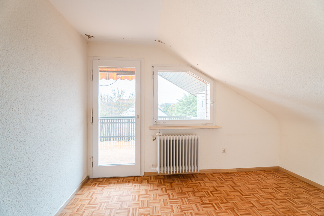 DACHGESCHOSSZIMMER MIT BALKON