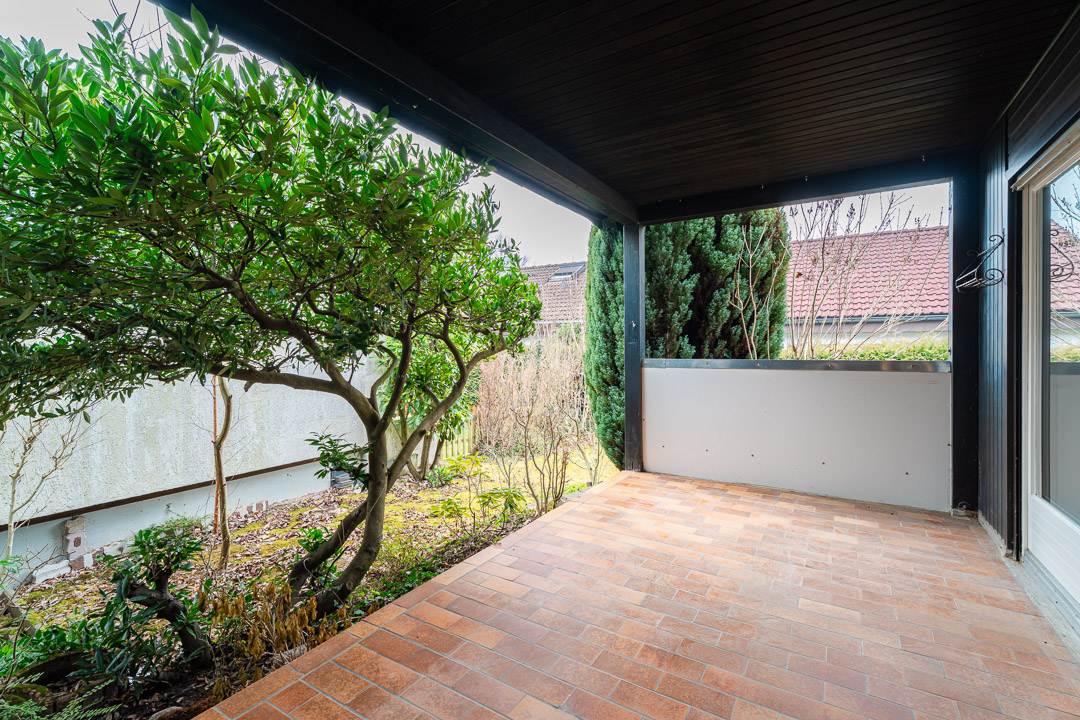 ÜBERDACHTE TERRASSE