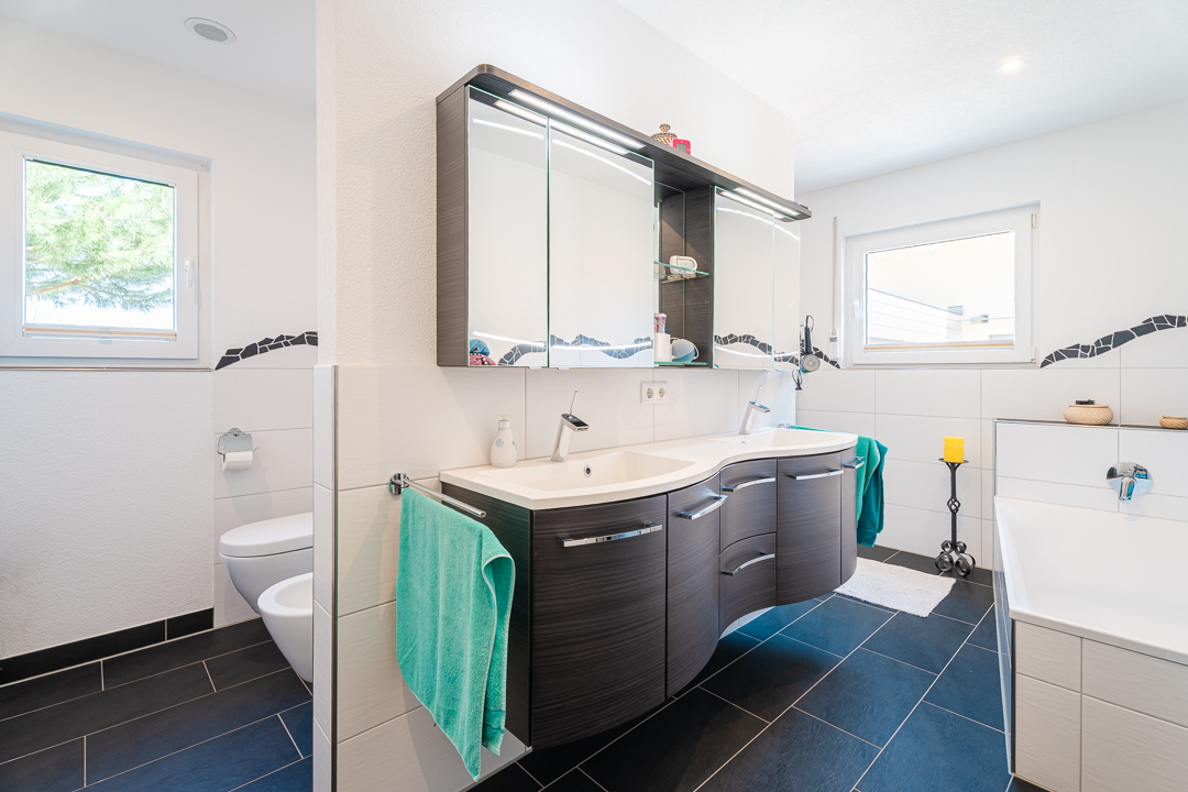 BADEZIMMER ERDGESCHOSS