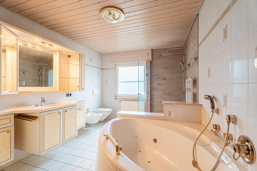 BADEZIMMER EG
