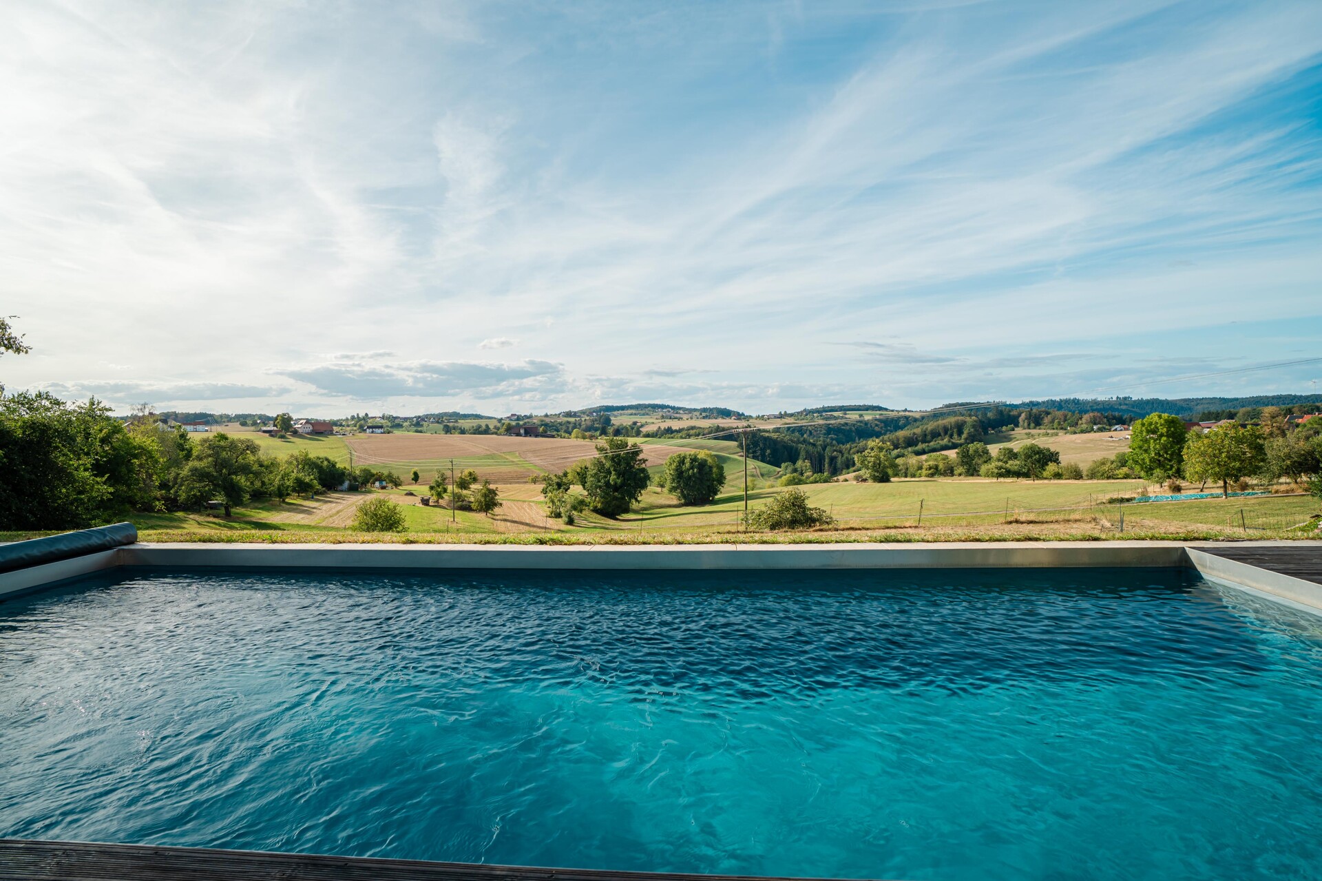 Blick aus dem Pool ...