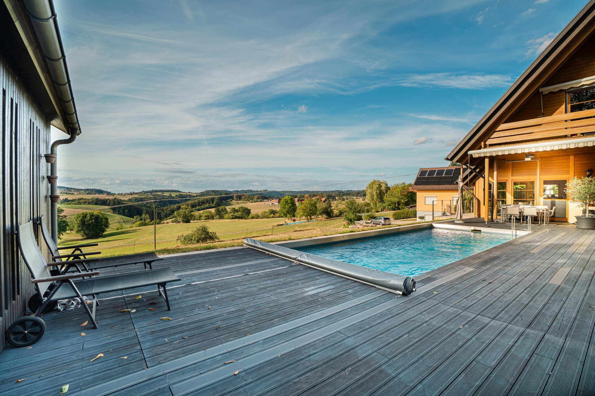 Terrassen-Poolblick 