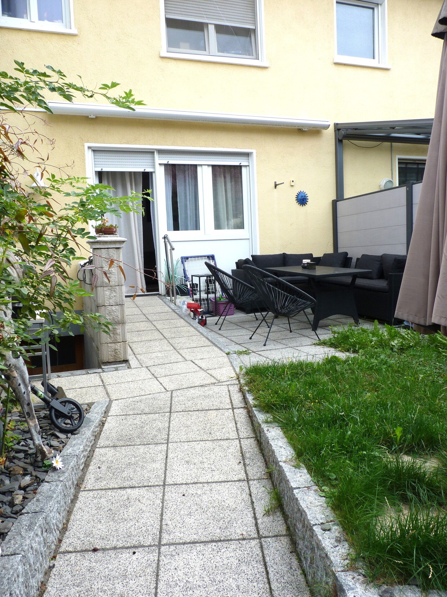 GARTEN MIT ERDTERASSE