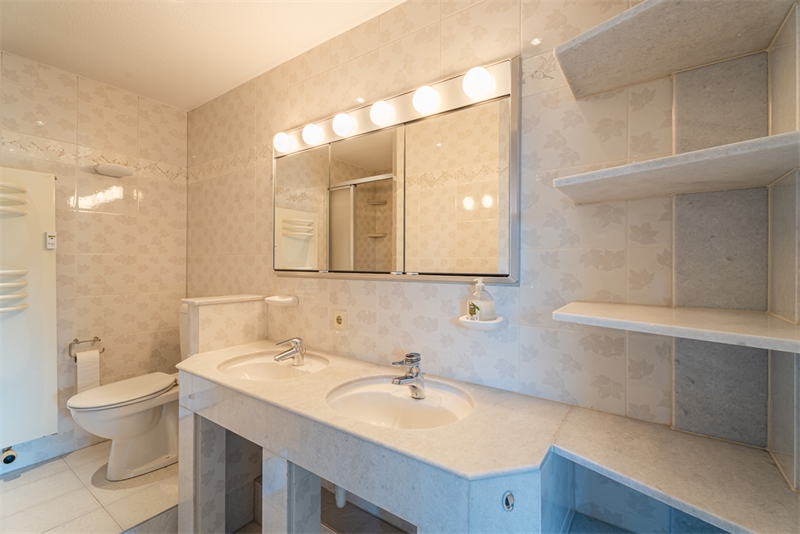 BADEZIMMER!