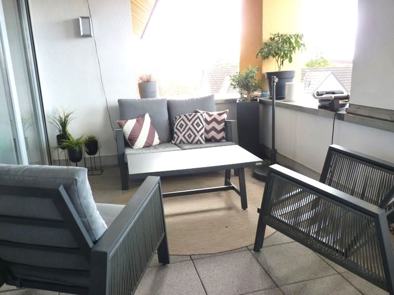 ÜBERDACHTER BALKON